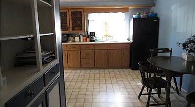 5th image of 418 Robinson St