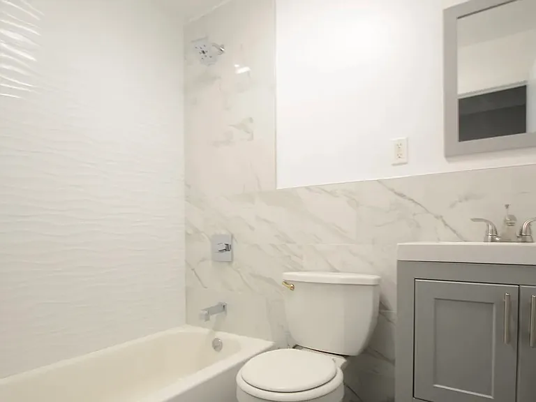 301 Van Buren St #2R — Photo 7