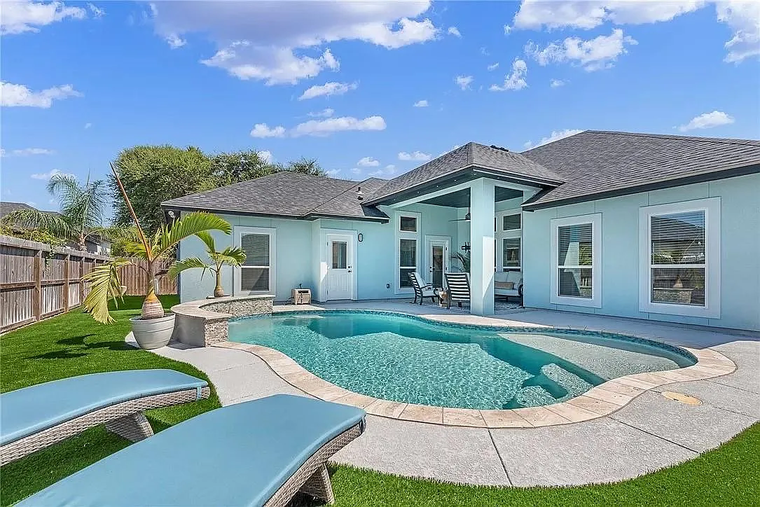 4 bed, 2812 sqft, $4,995 — Photo 1