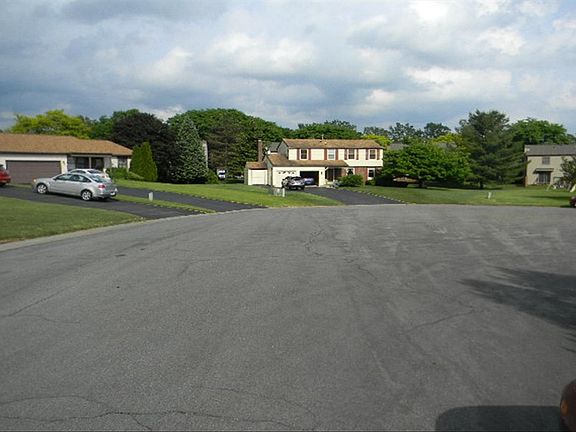 5th image of 4 Berkshire Ct