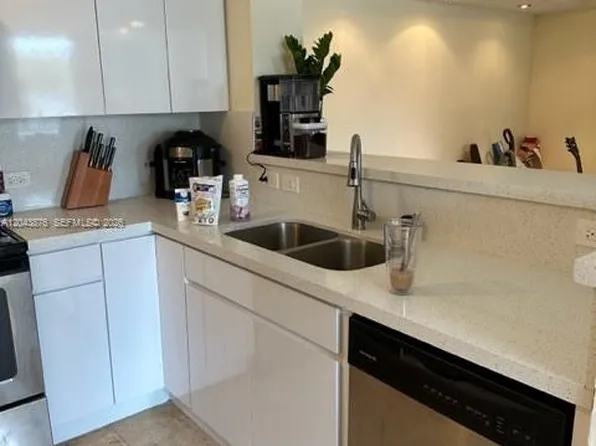 11155 SW 5th Pl, Hollywood, FL