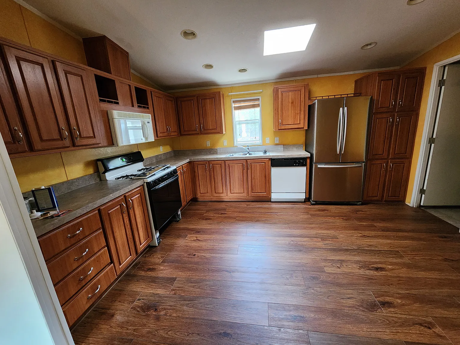 3 bed, 1276 sqft, $2,200 — Photo 4
