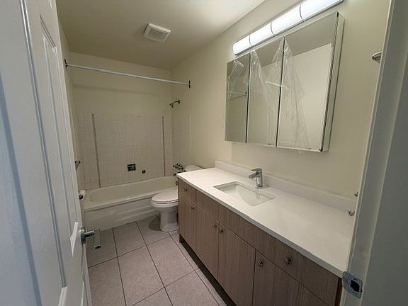 3rd image of 615 Colborne St #1572314