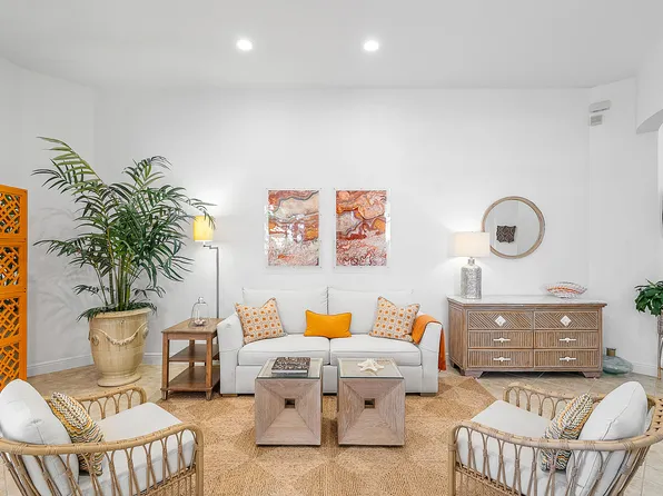 9666 Via Elegante, Wellington, FL 33411