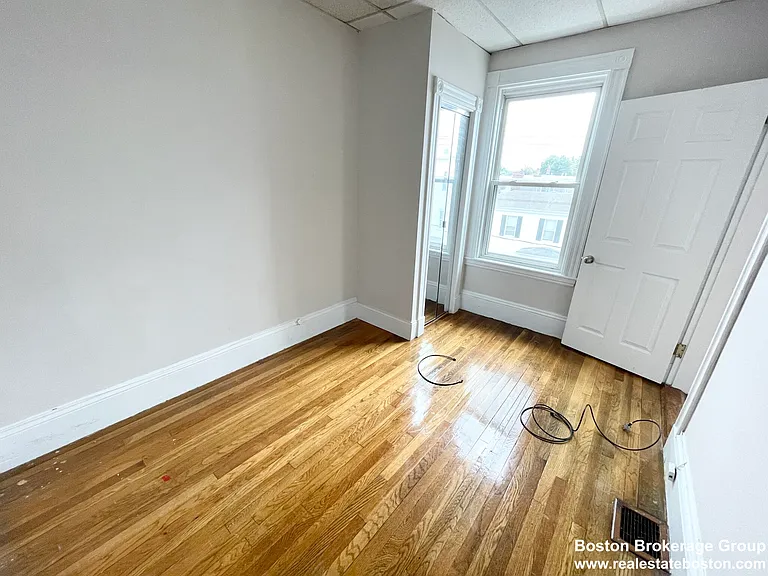 26 Harbor View St #3 — Photo 7