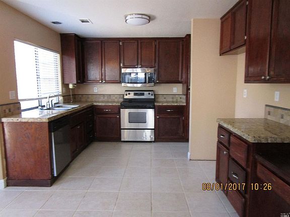 5th image of 424 Lupine Cir