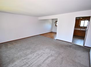 72 Rose St, Farmingdale, NY 11735