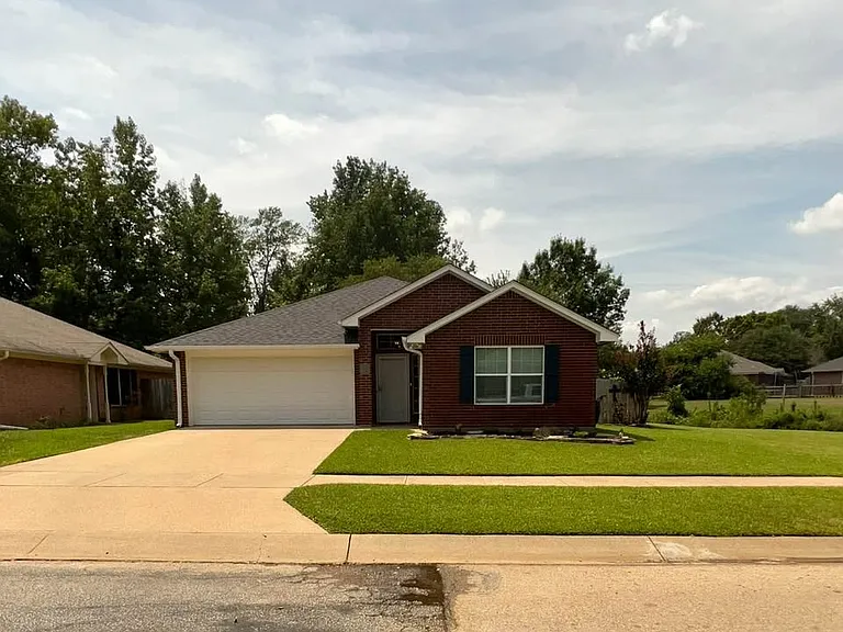 302 Willowbrook Ln — Photo 2