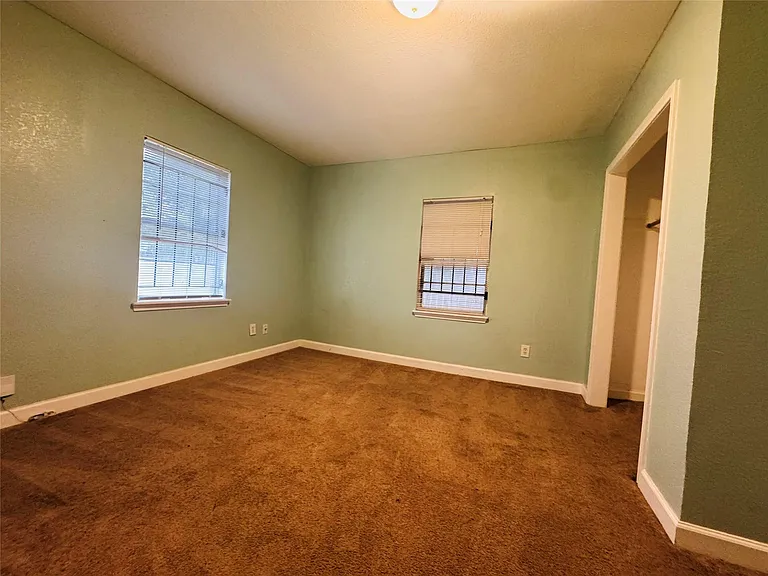 2308 Bennington St — Photo 17