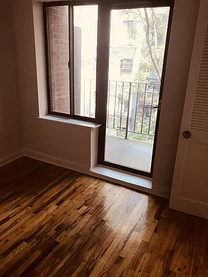 Rented by Metropolis Real Estate of Manhattan | media 32