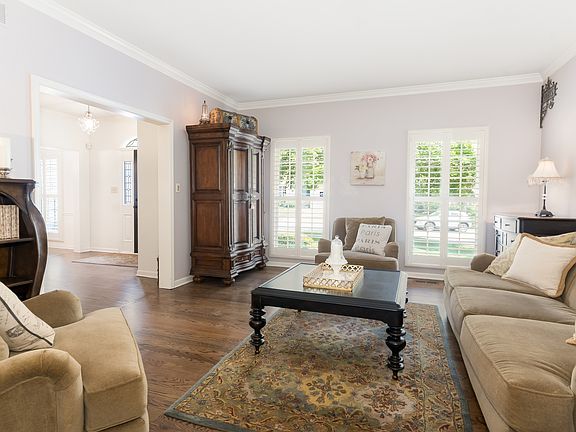 4th image of 2217 Black Oak Ct