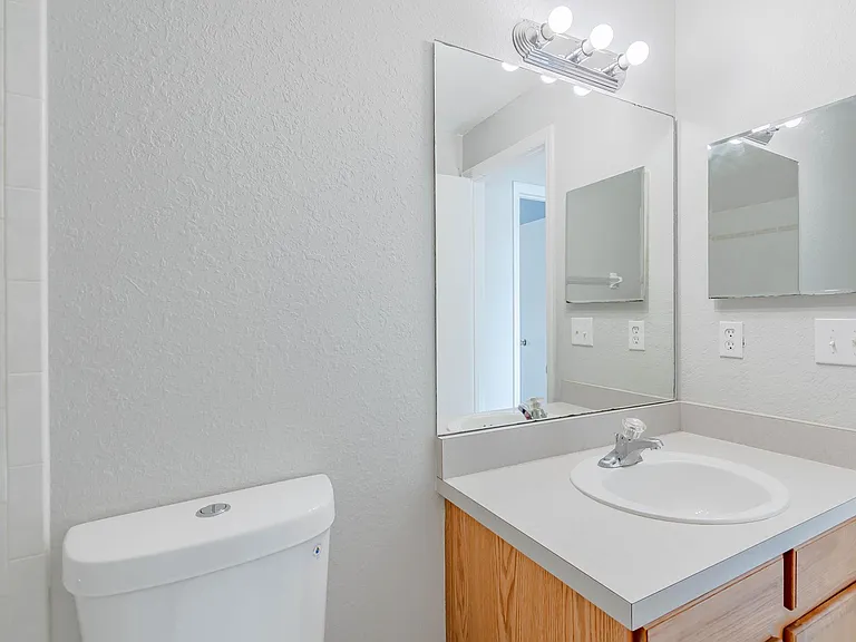 13545 Embassy Park Ct #13545 — Photo 23
