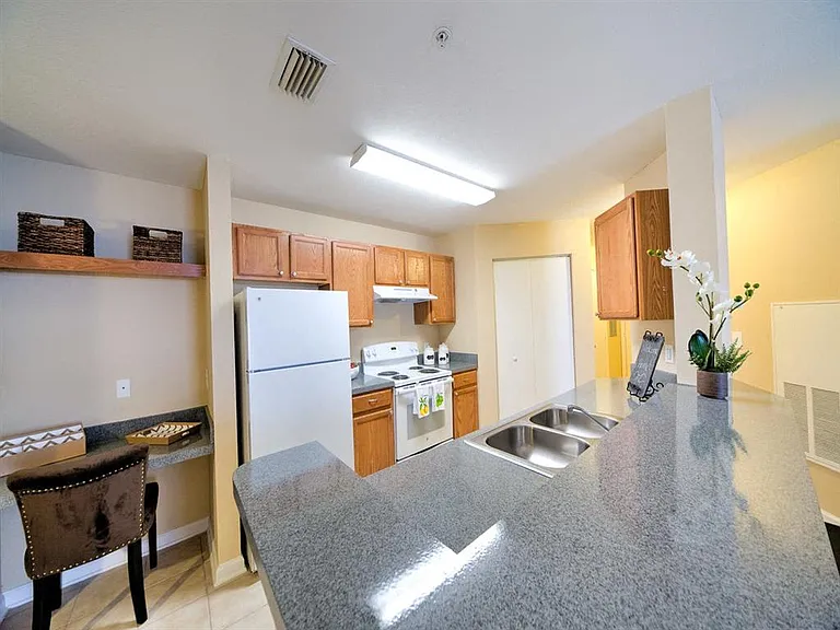 Thomas Chase Apartments — Photo 14
