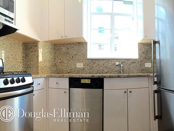 4th image of 50 E 78th St