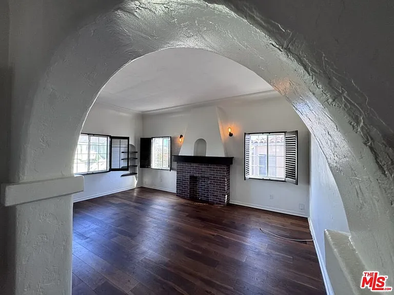 1425 S Curson Ave — Photo 4