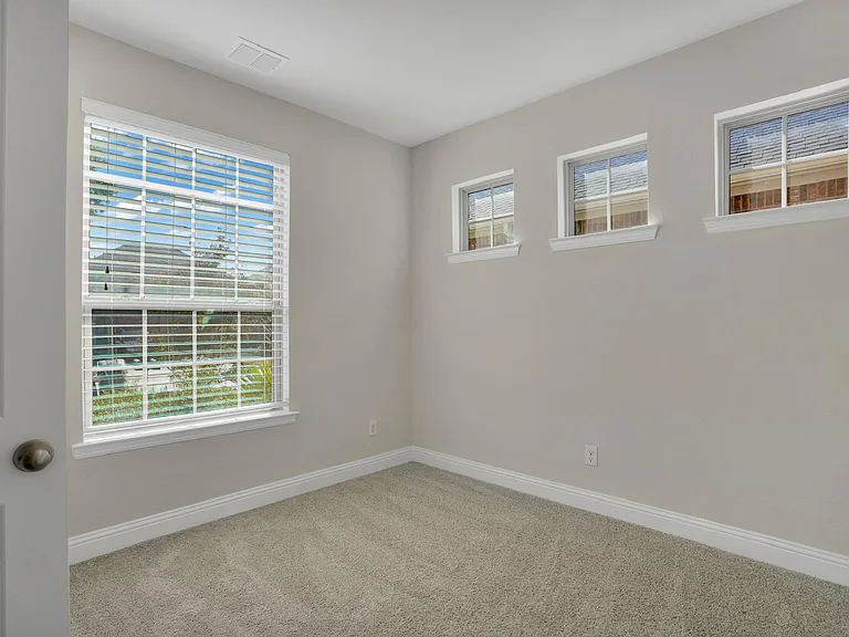 821 Field Xing — Photo 23