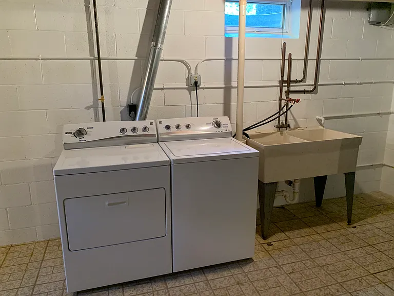 Washer Dryer Sink
Bright Clean Basement