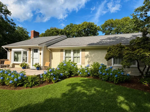 42 Marthas Rd, Edgartown, MA 02539