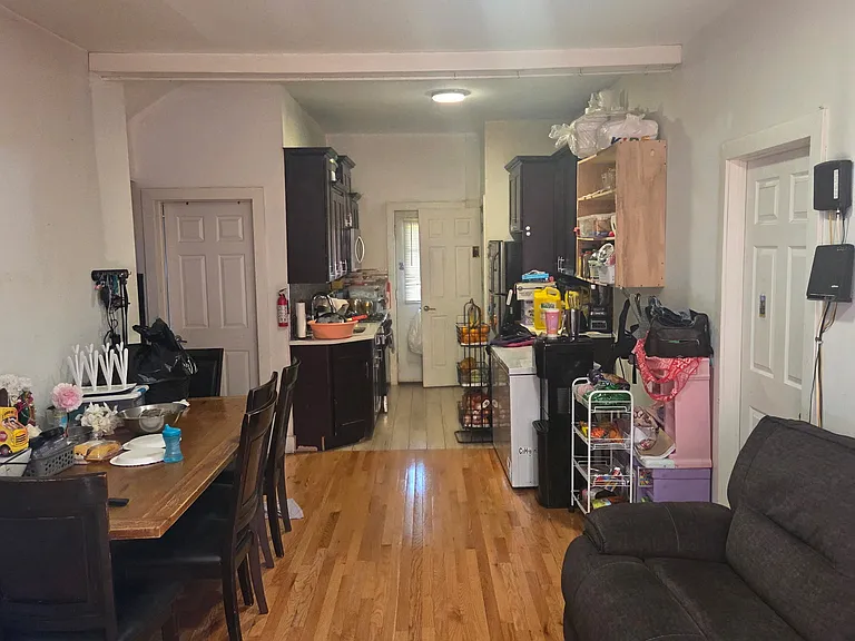 2905 Summit Ave #3 — Photo 3