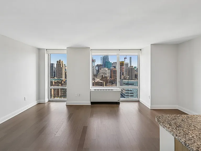 125 W 31st St #31F — Photo 17