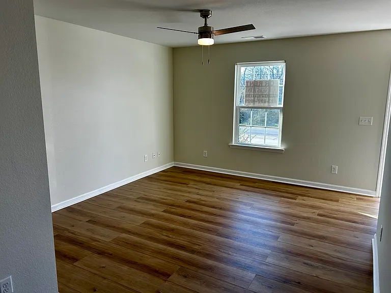 58 Williams St — Photo 4