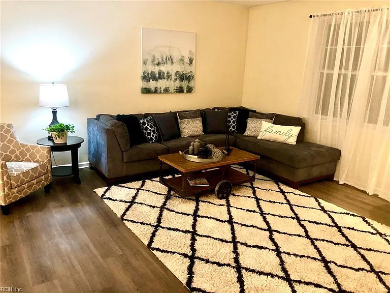 920 Southmoor Dr #204 — Photo 5