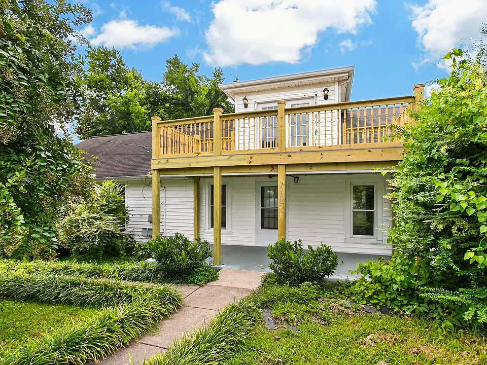 3008 Lakeshore Dr