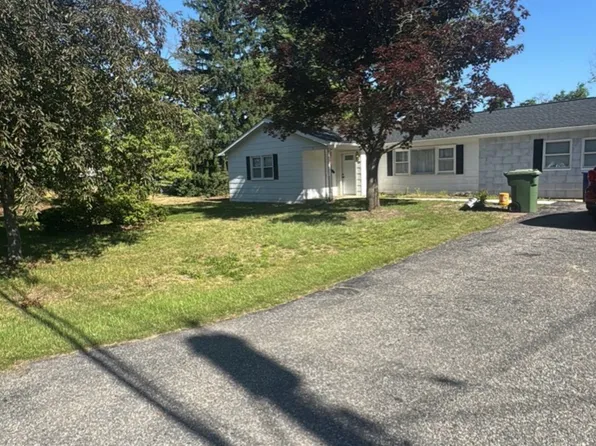 1 Spruce Ln, Marlton, NJ 08053