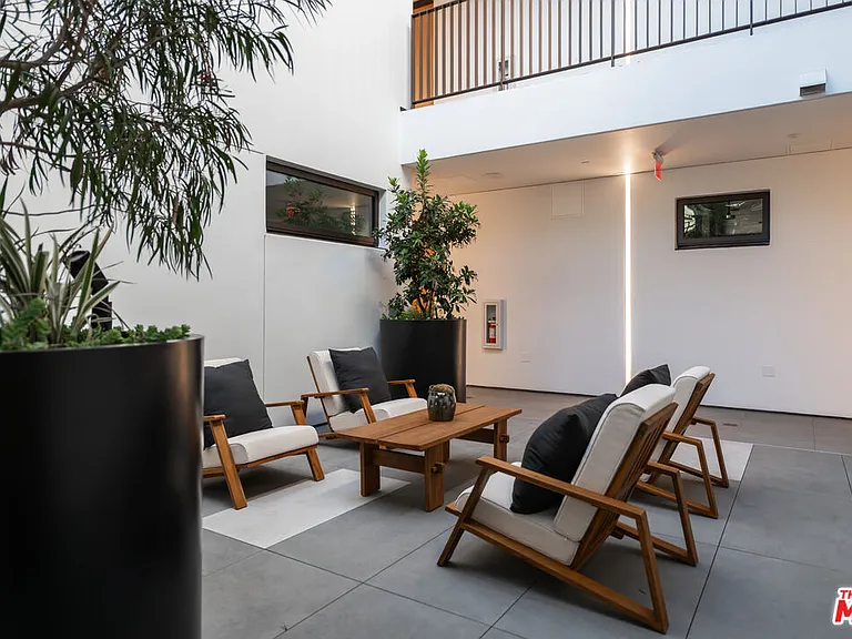 1264 N Harper Ave #Penthouse 1 — Photo 13