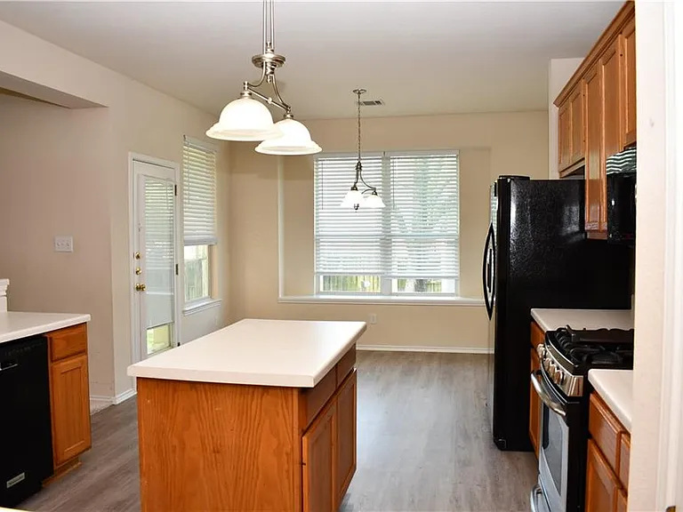 704 Thrush Dr — Photo 6