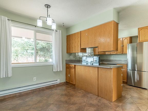 3rd image of 250 N Butterfly Dr