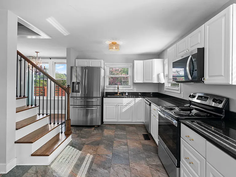 258 E Moody Ave — Photo 18