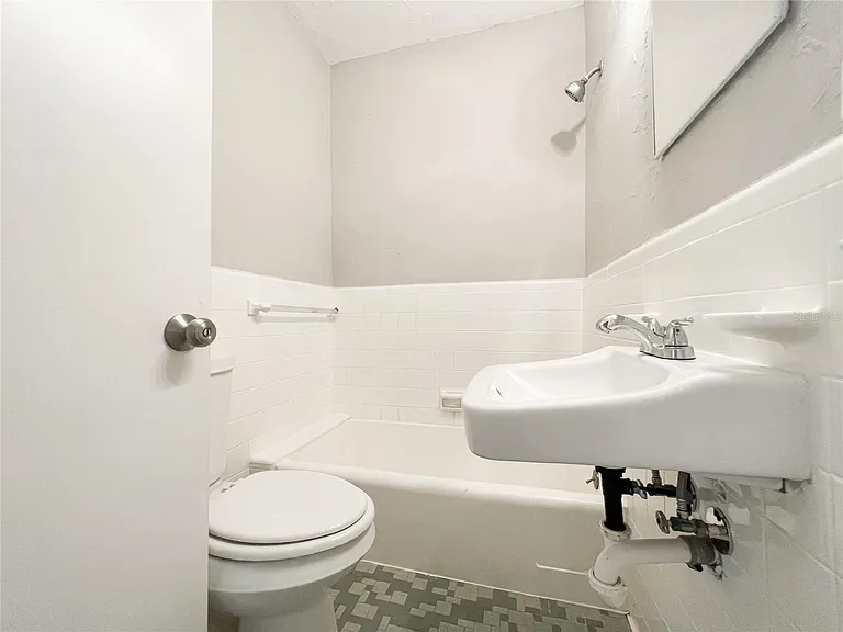 319 NW 16th Ave — Photo 56
