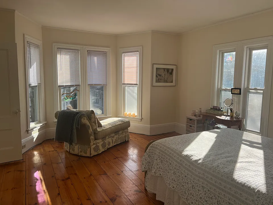Front Room, Livingroom or bedroom