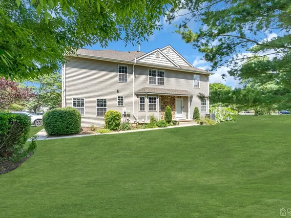 205 Heskers Ct S, Monmouth Junction, NJ 08852