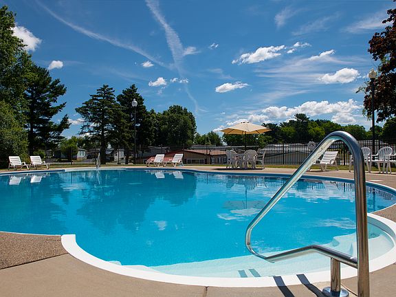 Cloverleaf Estates East - Swimming Pool