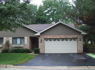 42 Chelsea St, Bloomingdale, IL 60108