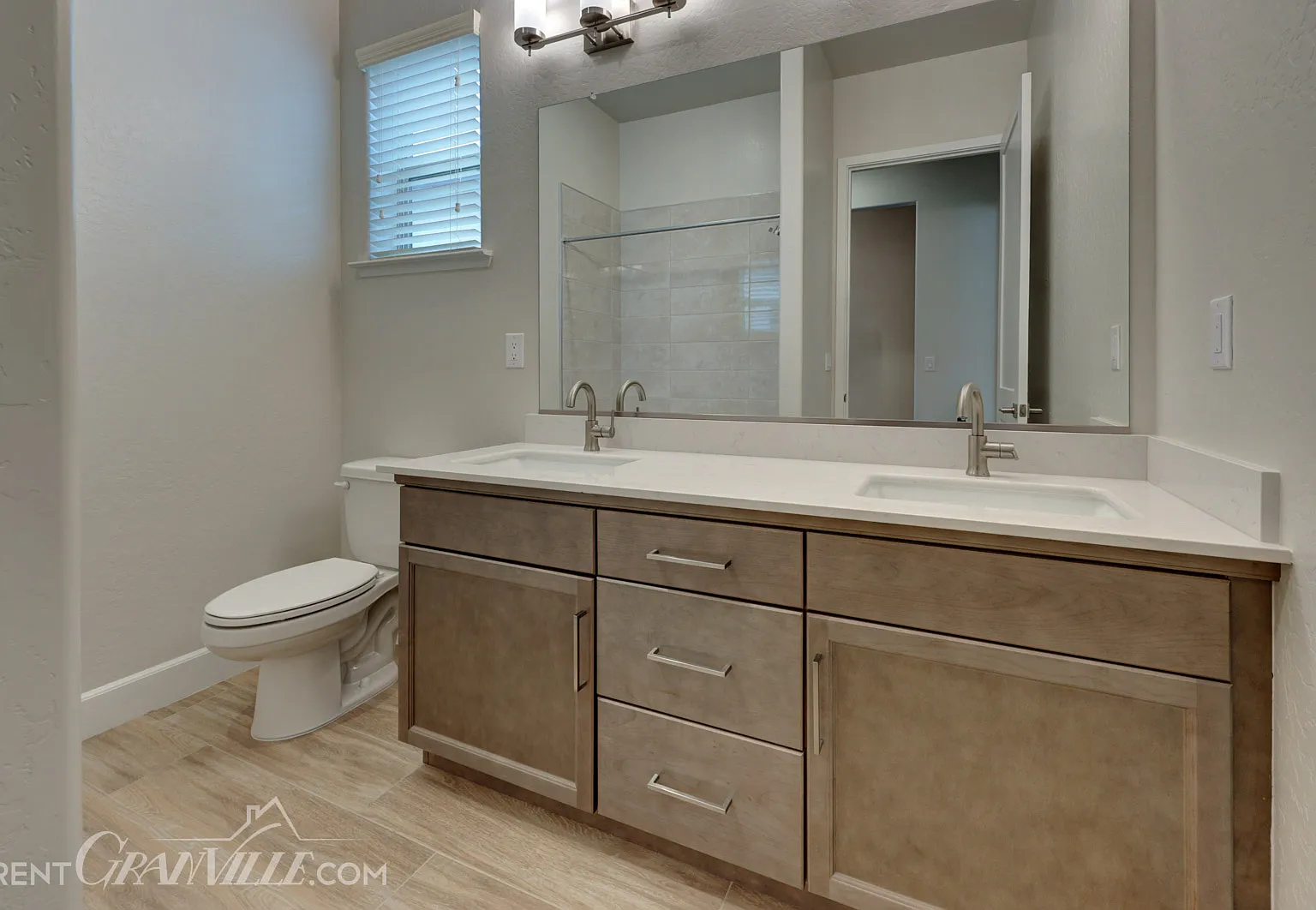 4 bed, 3.5 bath, 2355 sqft, $3,500 — Photo 3