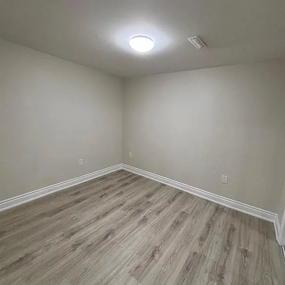 3574 Ash Row Cres #LOWER — Photo 10