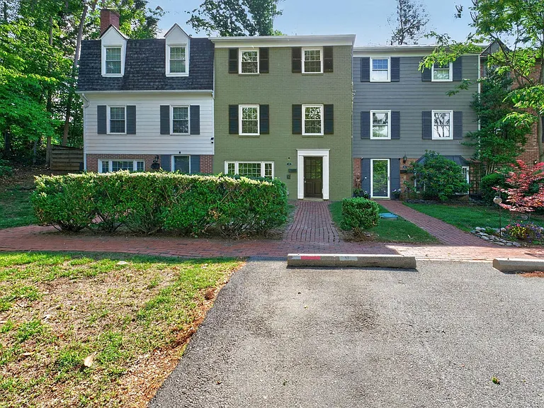 7 Georgetown Grn — Photo 1