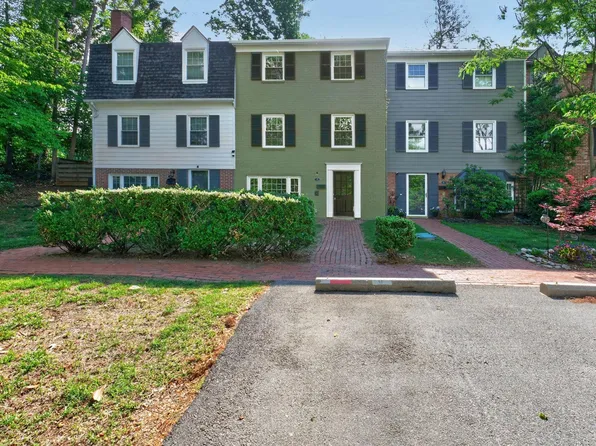 7 Georgetown Grn, Charlottesville, VA 22901