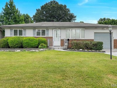 922 Vegas Dr, Saint Louis, MO, 63125