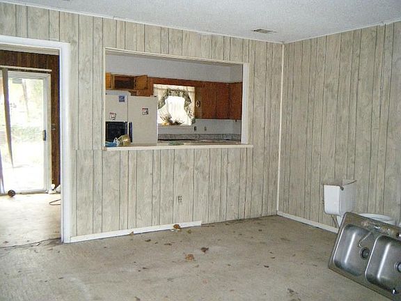 3rd image of 2274 Pinewood Dr