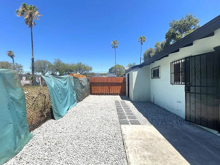 RV T 1594 B&C Sepulveda Ave — Photo 38