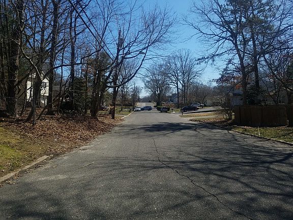 5th image of 61 Walter Ave