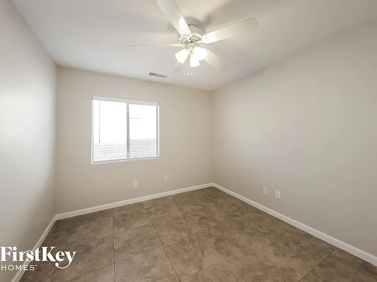 5346 W Jessica Ln — Photo 12