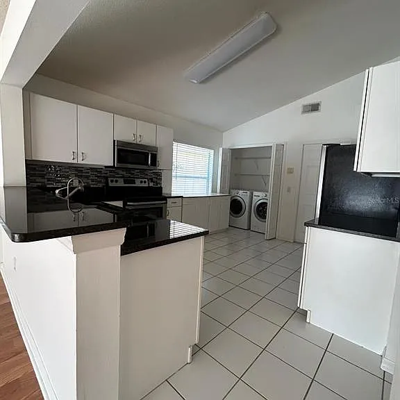 683 Randon Ter — Photo 10