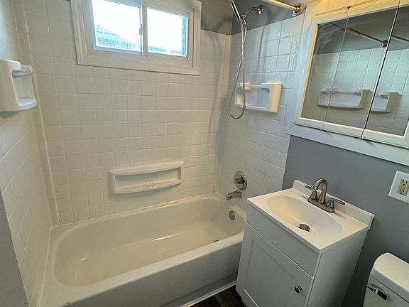 4th image of 5256 N Kercheval Dr