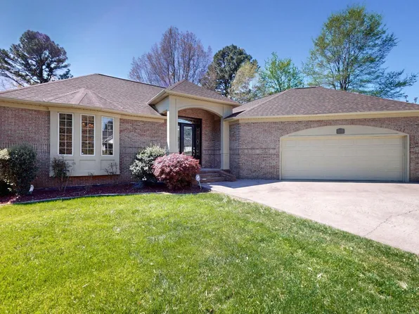 1220 Masters Dr, Mayfield, KY 42066
