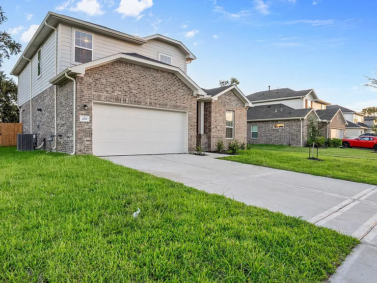 410 Magnolia Ln — Photo 1